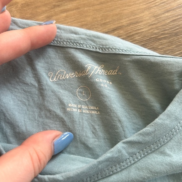 Universal threads tee - Picture 2 of 2